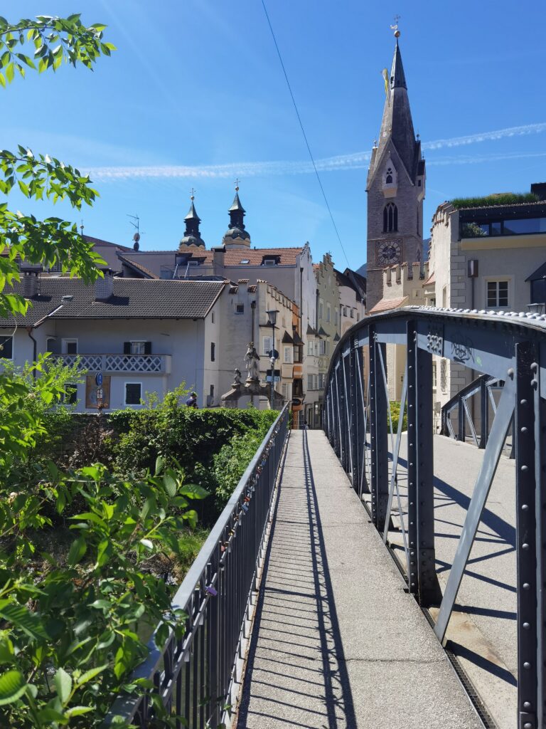Blick von der Adlerbrücke Brixen Richtung Altstadt